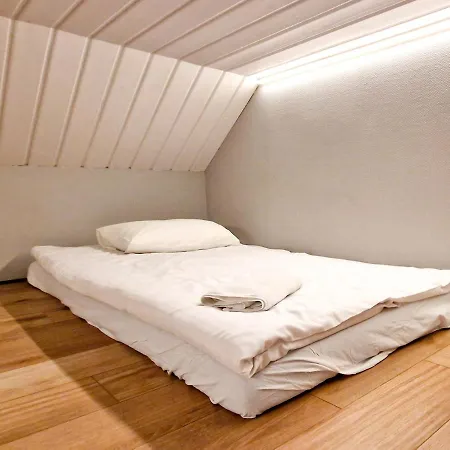 Dom Na Wodzie Lamare Tiny Boat Apartment