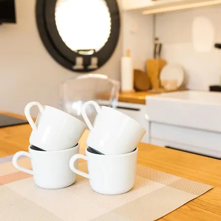 Dom Na Wodzie Lamare Tiny Boat *